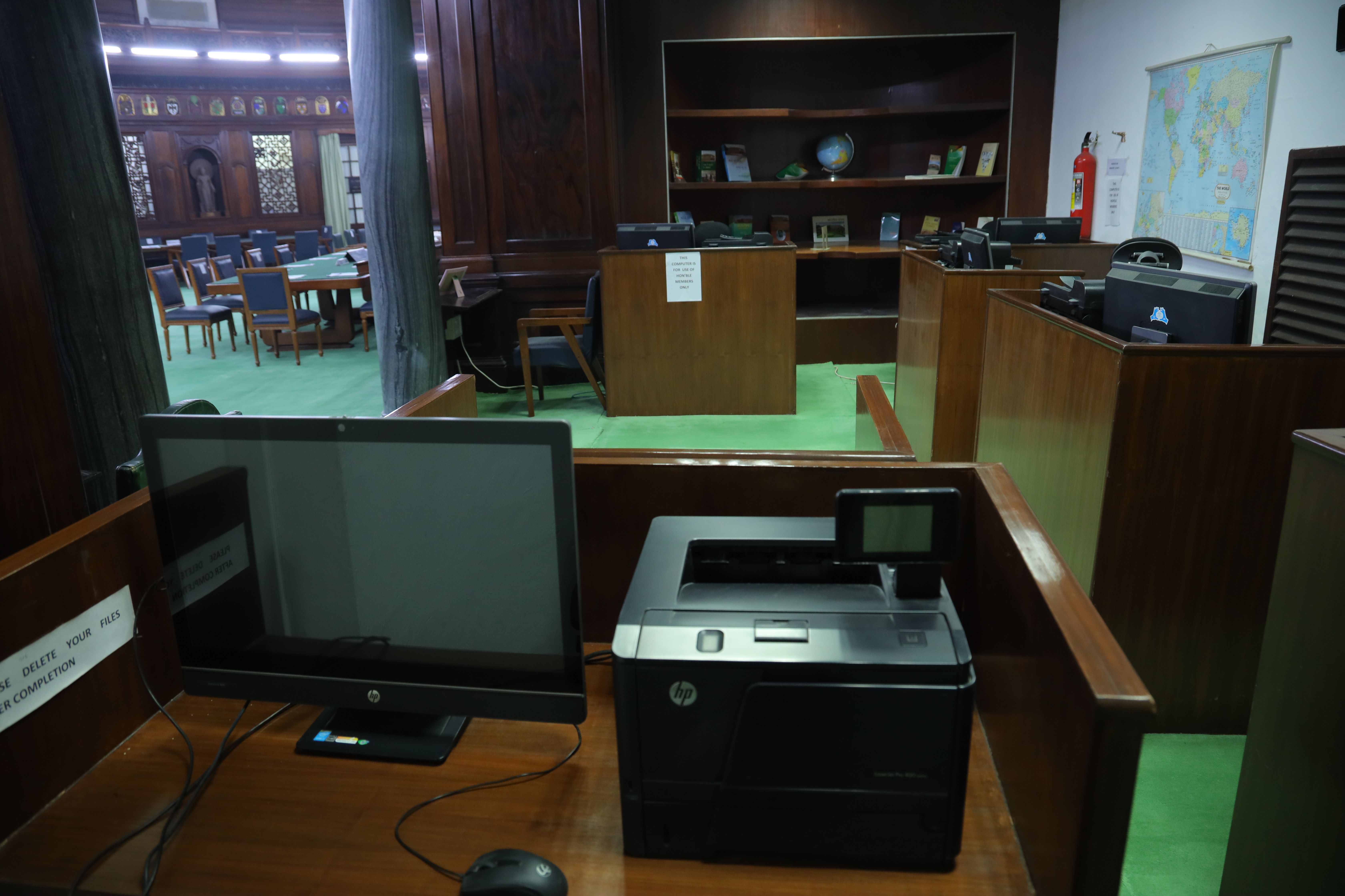 Workstations at Members' Reference Desk, PH.jpg